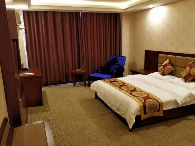 Hotel Queen Room