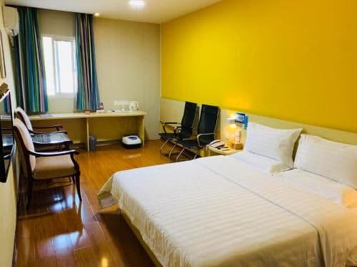Business Queen Room