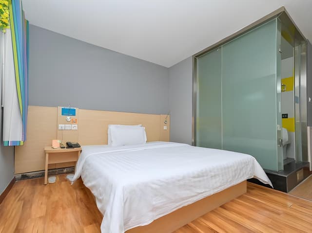 Economy Room