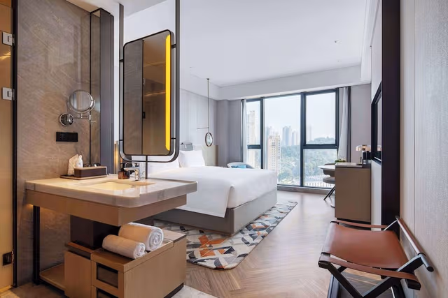 Standard Room, 1 King Bed
