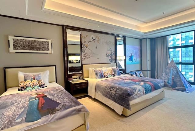 Room, 1 King Bed, Non Smoking (1.35 Small Bed, Parent-Child Room)
