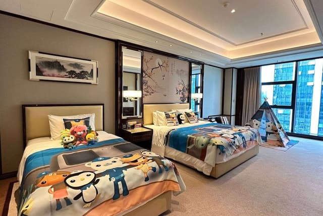 Room, 1 King Bed, Non Smoking (1.35 Small Bed, Parent-Child Room)