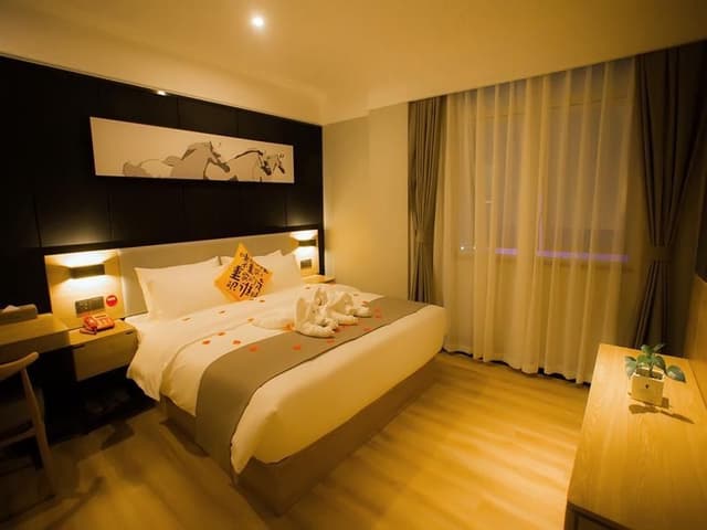 Queen Deluxe Room