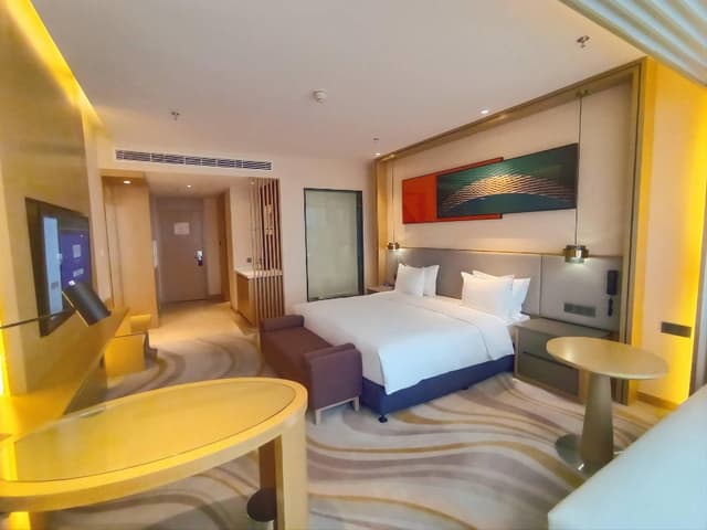 1 King Bed Standard High Floor