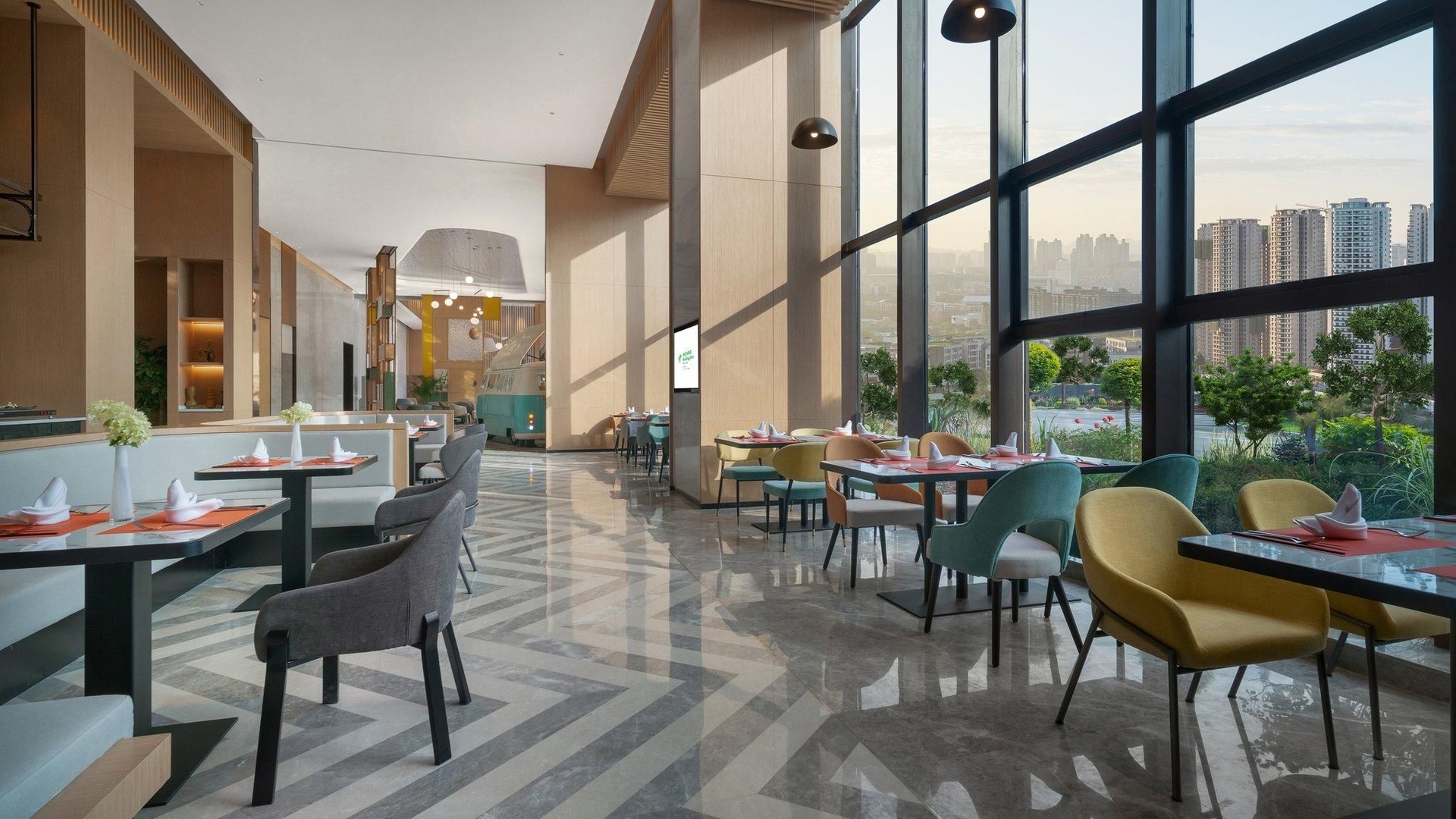 โรงแรมฮอลิเดย์ อินน์ หลูโจว หลงเจียน (Holiday Inn Luzhou Longjian)1