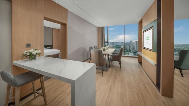 Suite, 1 Bedroom (Dining Area)