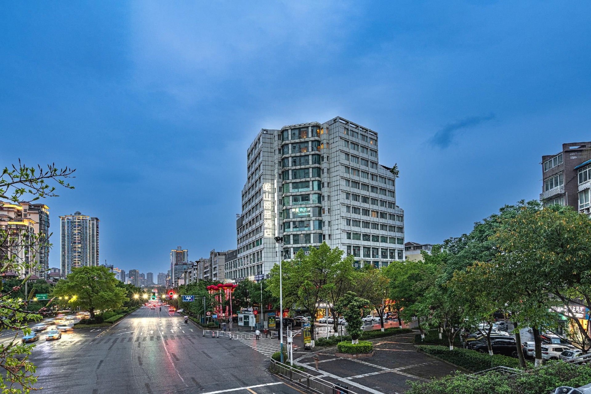 Rezen Mingshan Hotel Luzhou High-speed Railway Station Southwest Trade Mall0