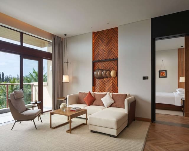 Suite, 1 King Bed, Garden View