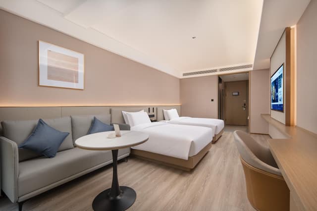 Huazhu - Twin Room with Mountain View