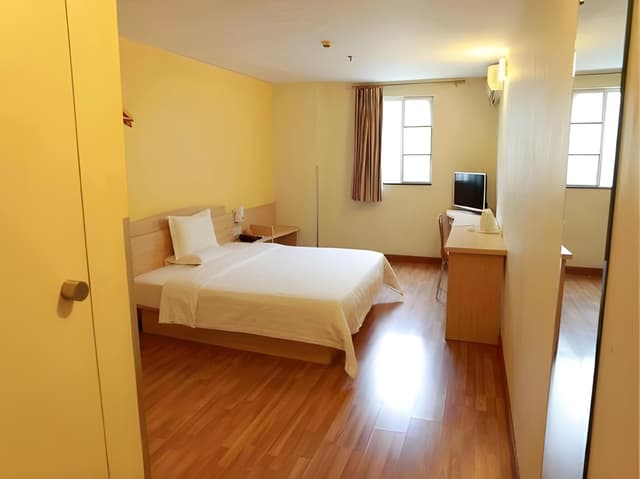 WH - Traditional Bed Room