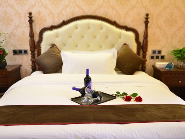 Feature Queen Room