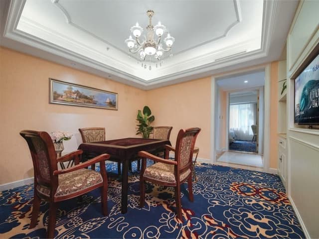 Vienna - Functional Chess Suite Room