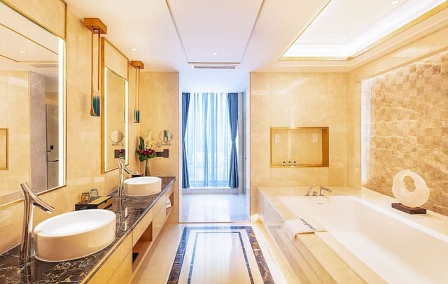 Deluxe Room, 1 King Bed, Smoking (Elegant)