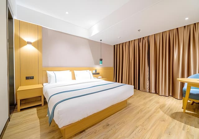Business Queen Room