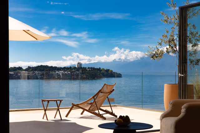 Superior Ocean Front Balcony King