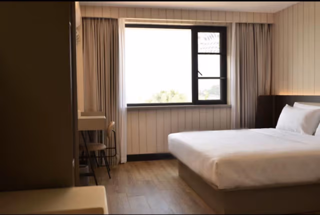 Huazhu - 1 Bed Room, Lake View