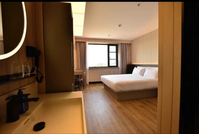 Huazhu - 1 Bed Room, Lake View