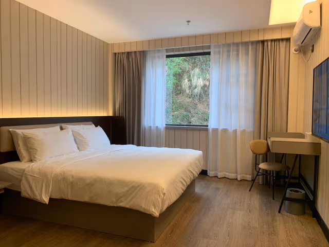 Huazhu - Superior BedRoom