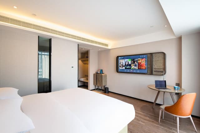 Queen Room