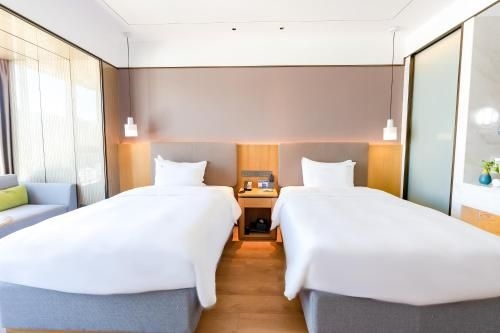 ฮอลิเดย์ อินน์ วัน เธาซันด์ ไอส์แลนด์ เลค (Holiday Inn One Thousand Island Lake)2