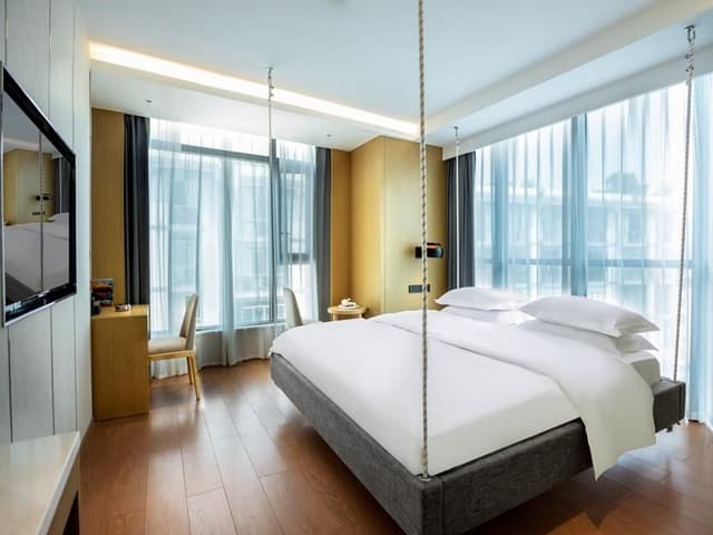 Theme Queen Room