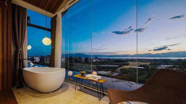 Queen Suite