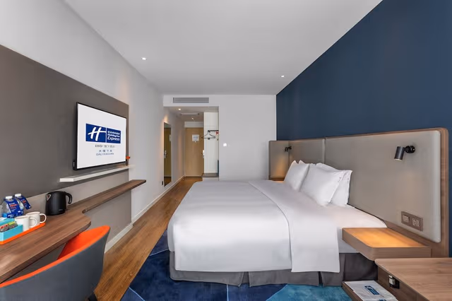 Standard Room, 1 King Bed