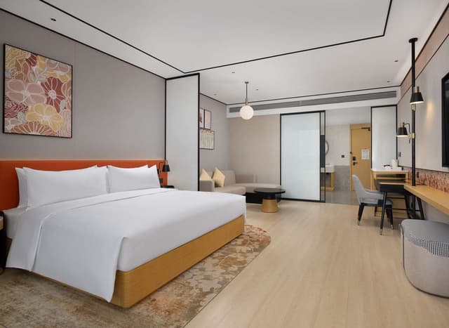 KING PREMIUM ROOM WITH SOFA BED