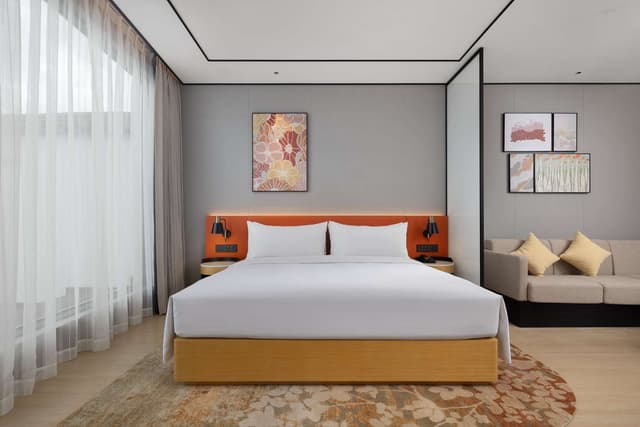 KING PREMIUM ROOM WITH SOFA BED