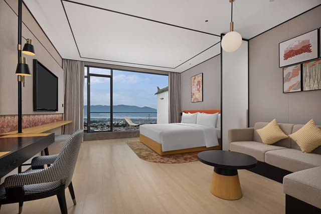 KING PREMIUM ROOM WITH SOFA BED