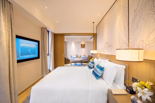Deluxe Lake View Suite