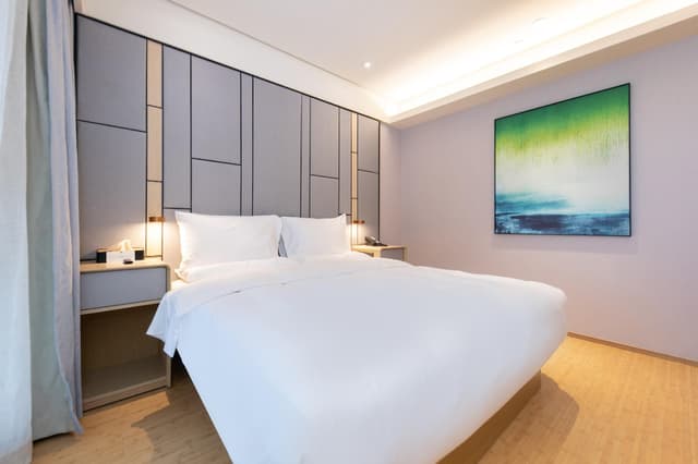 Huazhu - Room With Bed