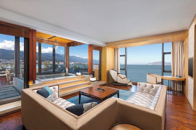 Suite, 1 Bedroom (180 Degree Erhai View, High Floor)