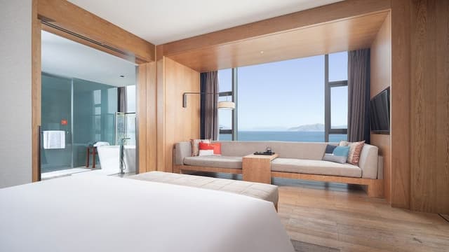 Suite, 1 Bedroom (180 Degree Erhai View)