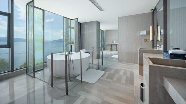 Luxury Room, 1 King Bed (180 Degree Erhai View Luxury Bath)