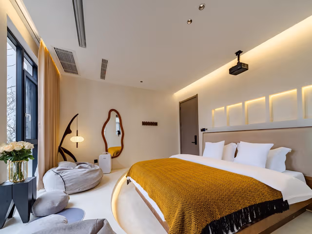 GTR - Guest Room with One 1.8M Bed