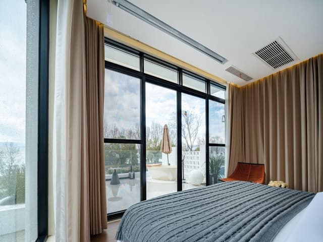 Courtyard Queen Room with Balcony