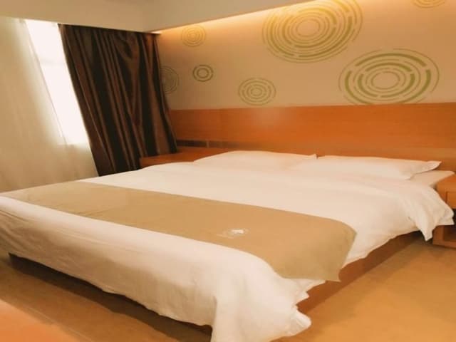 Hotel Queen Room