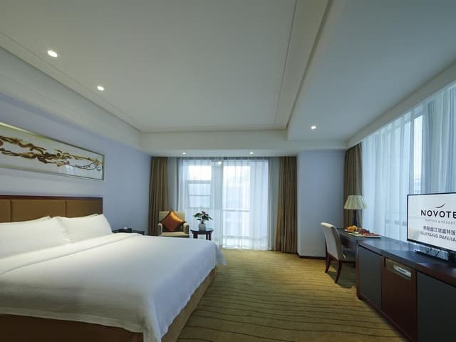 Standard Room, 1 King Bed, Garden View