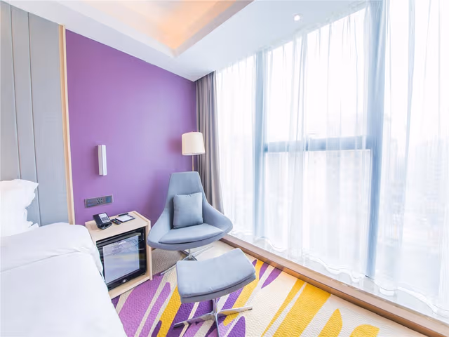 Business Queen Room