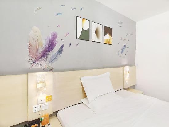 Business Queen Room