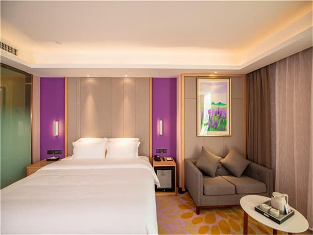 Business Queen Room
