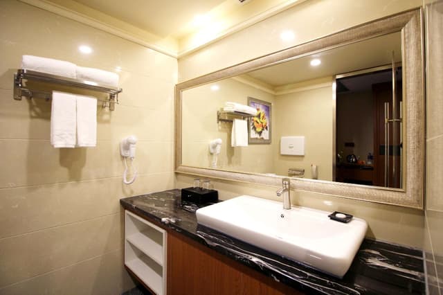 Deluxe Double Room With Window