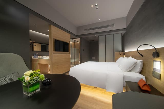 Deluxe Queen Room