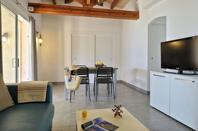 Luxury Villa, 2 Bedrooms, Pool Access, Sea View