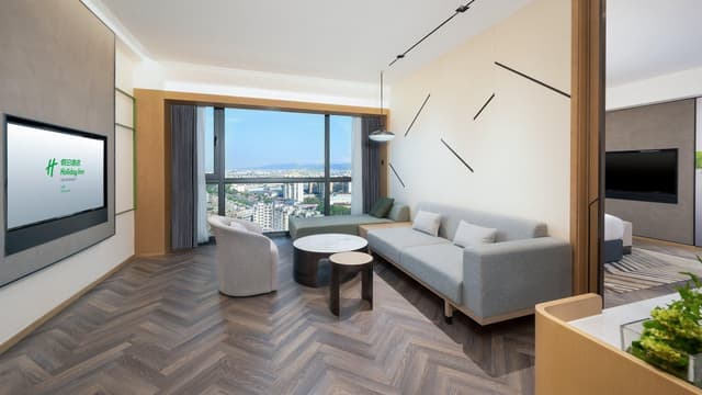 1 King 1 Bedroom Suite