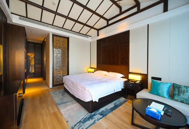 Room with Queen Bed