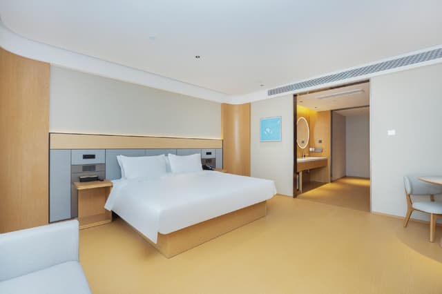 Huazhu - Deluxe Bed Room