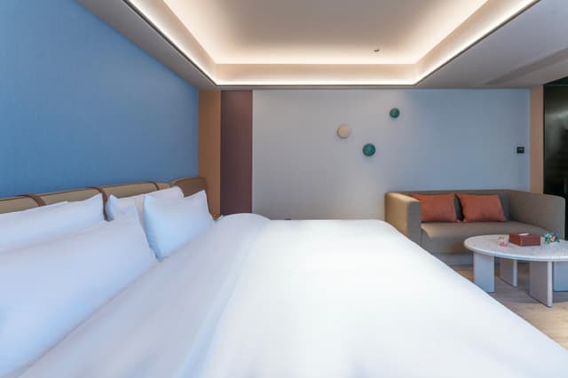 Huazhu - California Sunshine Deluxe 1 Bed Room