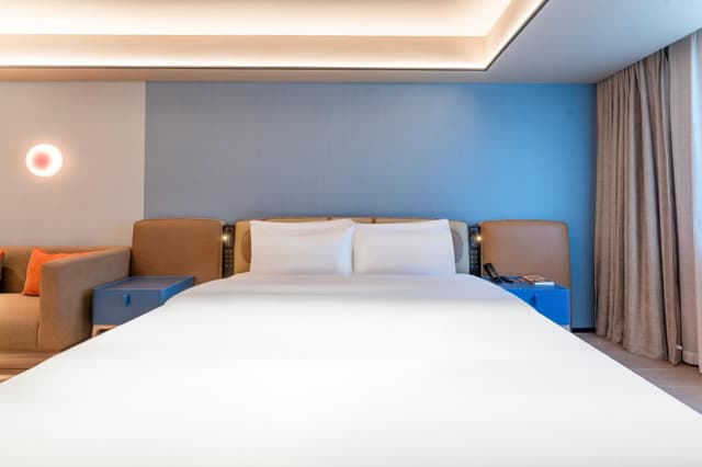 Huazhu - California Sunshine Business 1 Bed Room